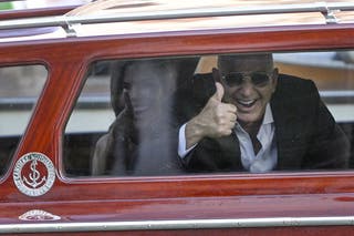 Bezos and Sánchez emerge for grand finale party as protests erupt: Live updates Bezos and Sánchez wave to his lookalike